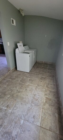 Building Photo - 18 W 80th St