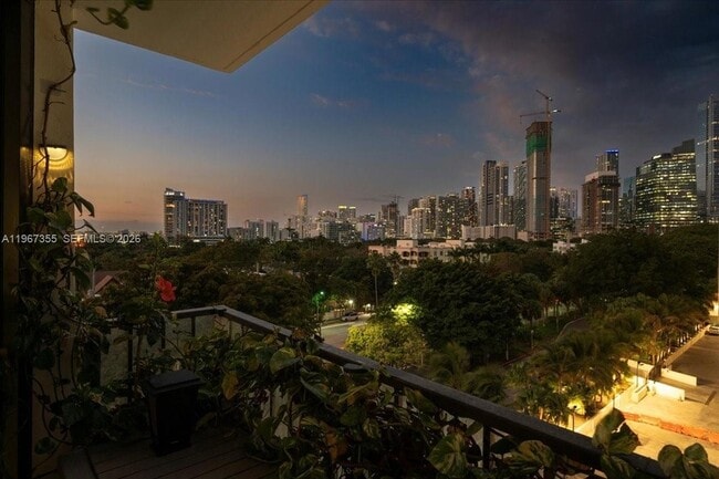 Building Photo - 1915 Brickell Ave