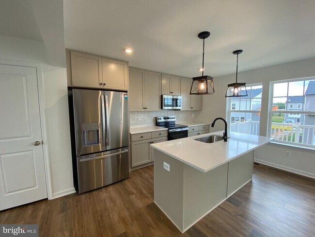 Building Photo - 415 Aragon Dr