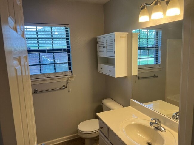 Building Photo - 3 Bed 2 Bath Home