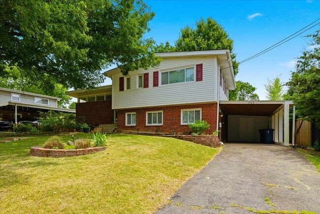 Building Photo - Charming Split-Level Home in the Heart of Alexandria