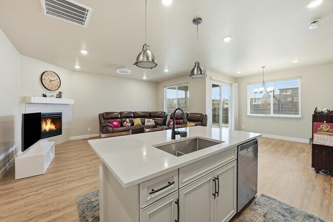 Building Photo - 17952 Tree Sparrow Ave