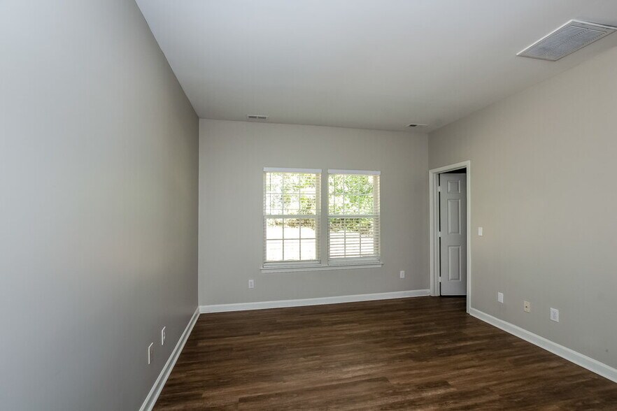Building Photo - 11430 Northwoods Forest Dr