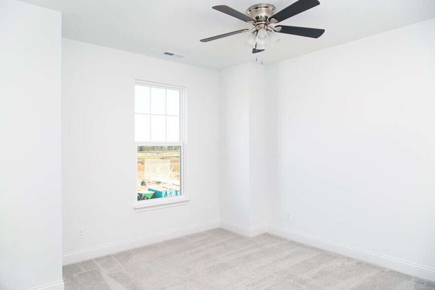 Building Photo - 14275 Larson Dr