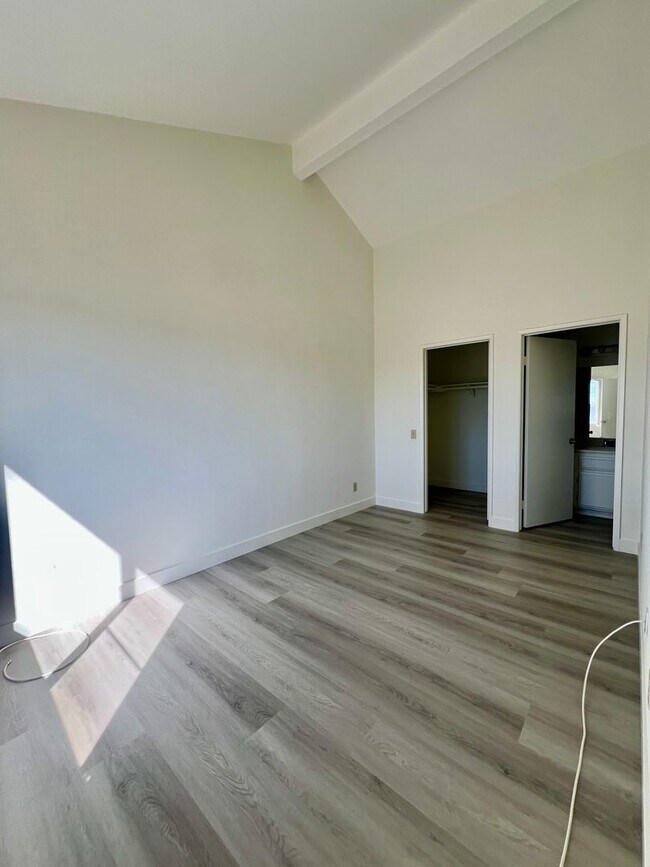 Building Photo - 702 Jay Cir