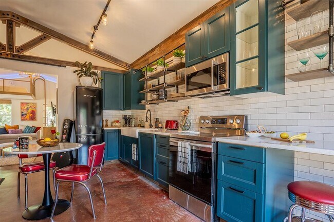 Building Photo - 5200 St Georges Green