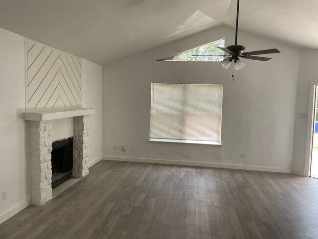 Building Photo - Atascosa Dr- Austin