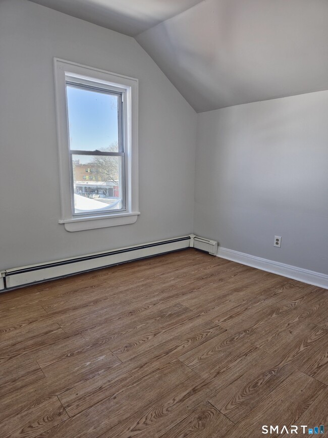 Building Photo - 233 Monroe St