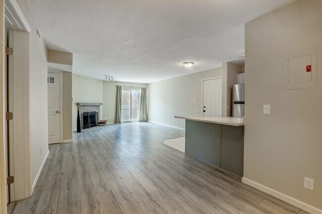 Building Photo - $1,600.00- 2 Bed 2 Bath Condo in Lakewood with in-unit laundry!