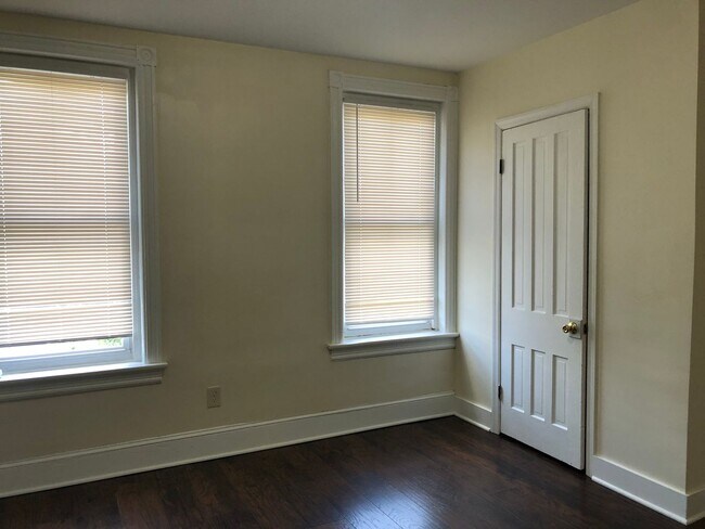 Building Photo - Fantastic 4 Bedroom/ 1 Bath Renovated Home...