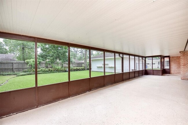 Building Photo - 2910 Colonial Dr