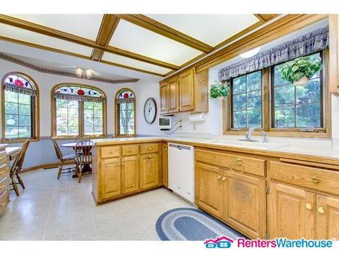 Building Photo - 1215 Silverthorn Ct