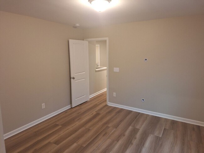 Building Photo - Wonderful Two Story Four Bedroom Home in Northeast Columbia!