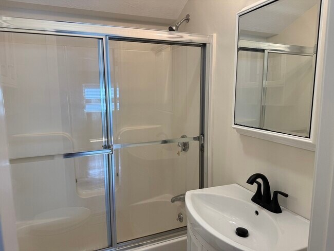 Building Photo - 19 Birch Terrace