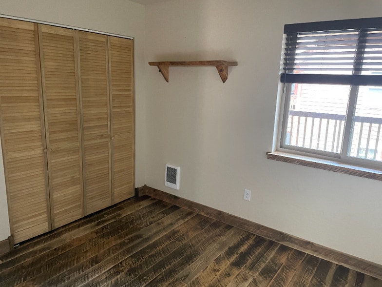 Building Photo - 6248-6243 Three Needles Ln