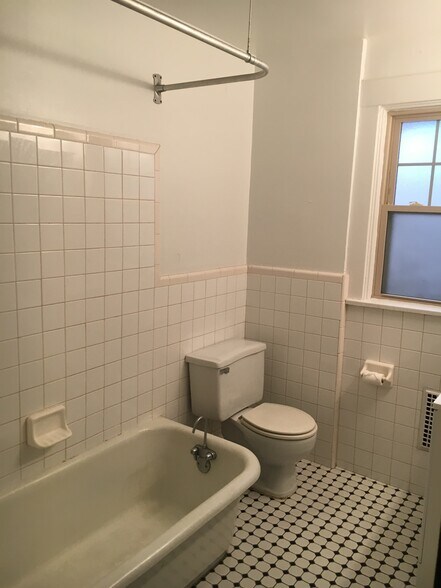 Building Photo - 912 Kennebec St