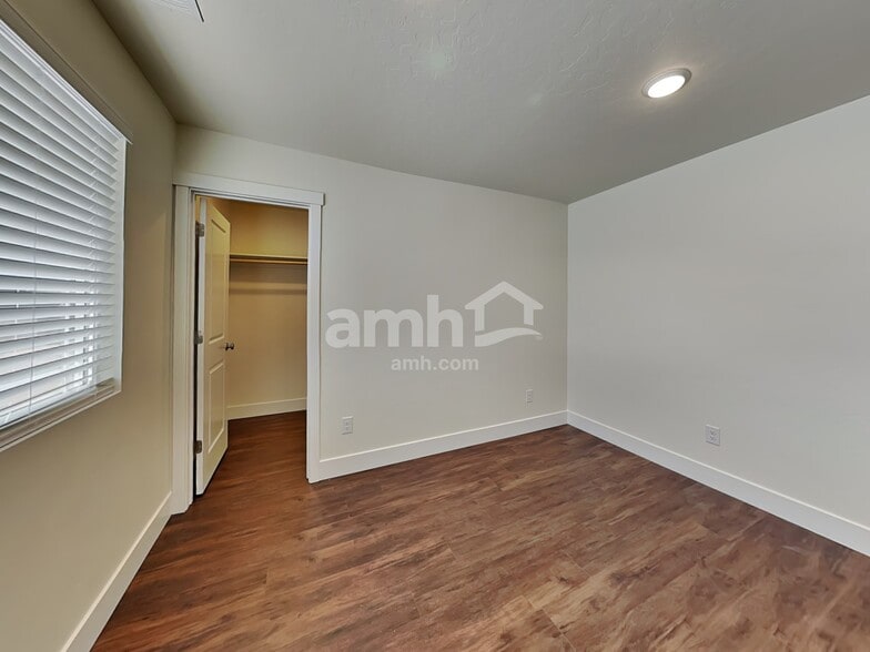 Building Photo - 886 N Rivermist Pl