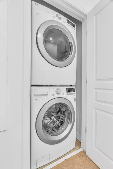 Building Photo - 1023 Sycamore Green Pl