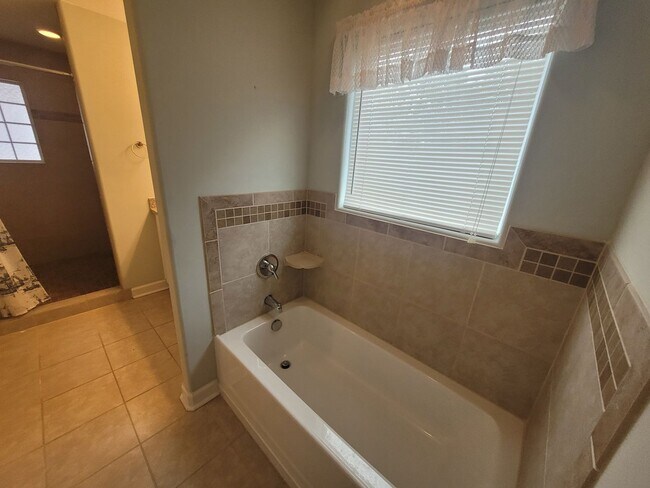 Building Photo - Stunning 4 Bedroom, 2.5 Bath Home Just 3 Blocks to Chesapeake Bay