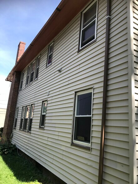 Building Photo - 14 Hazelwood St