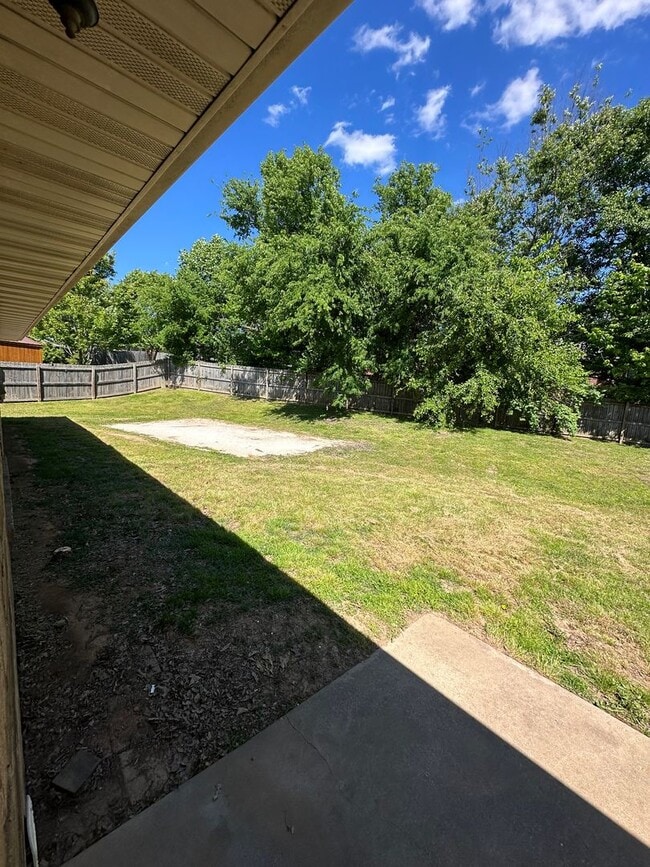 Building Photo - Great Location! Completely remodeled 3 bedroom 2 full bathroom home available now in battlefield!!