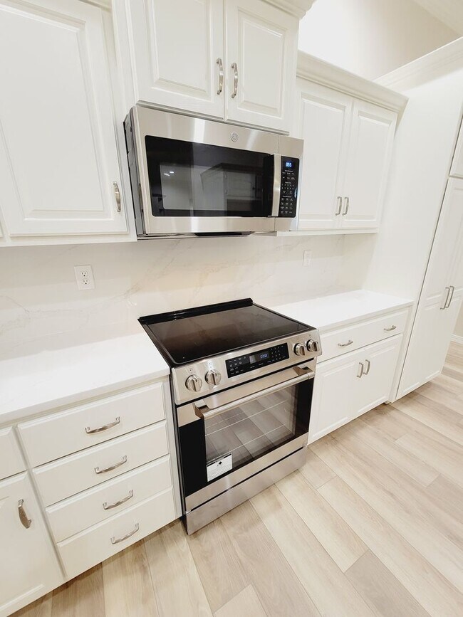 Building Photo - Lots Of New in Marlborough Manor w/ 3 Car Garage