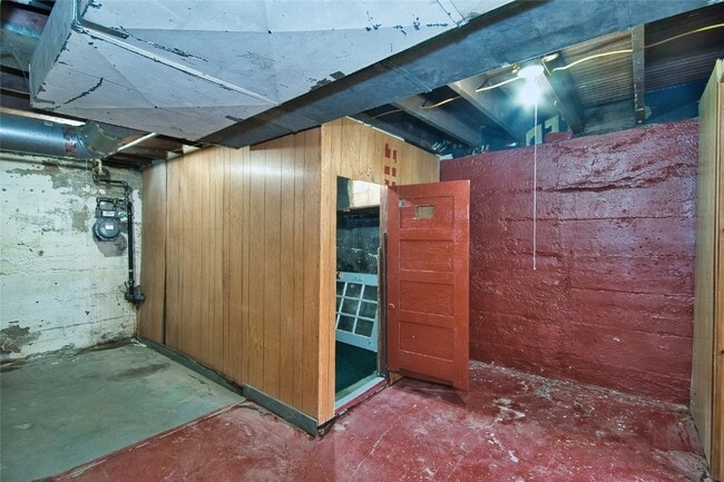Building Photo - 5031 Dewey Ave
