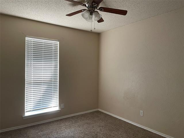 Building Photo - 2409 Stoneleigh Dr