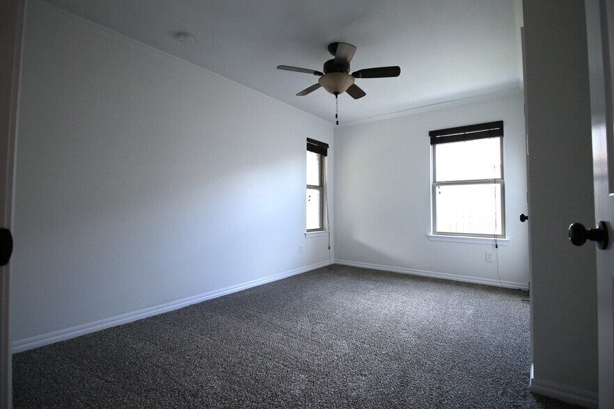 Building Photo - 935 /937 Robineta Ln