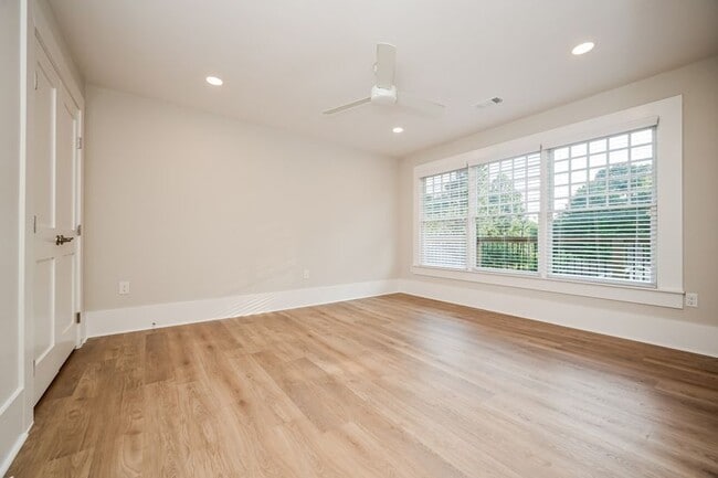 Building Photo - 616 Linwood Ave NE