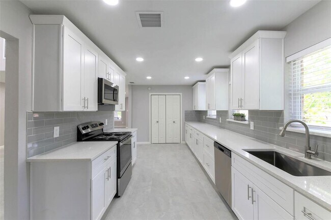 Building Photo - 3605 Barberry Dr