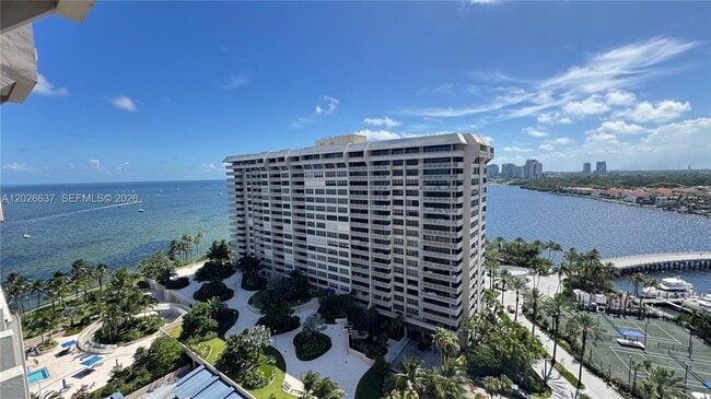 Building Photo - 2 Grove Isle Dr