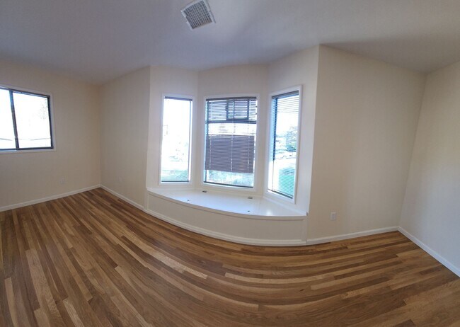 Building Photo - 5 Bedroom 3 bathroom in close proximity to POLY CAMPUS!