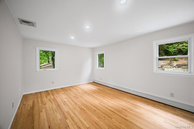 Building Photo - 26 Ravine Rd