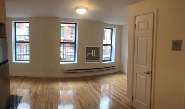 Building Photo - 273 Mott St