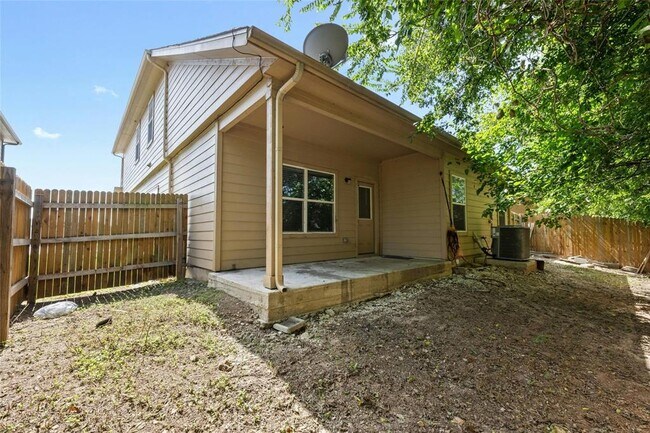 Building Photo - 135 Cibolo Creek Dr