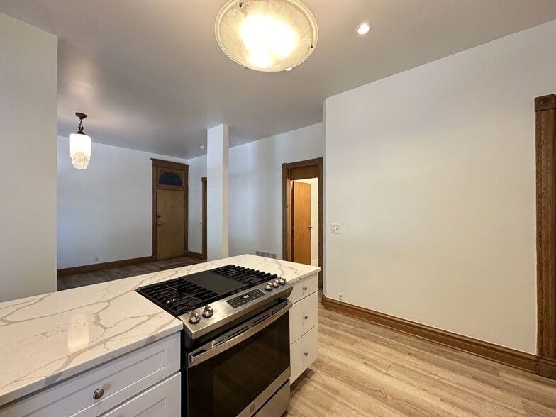 Building Photo - 3532 N Ashland Ave