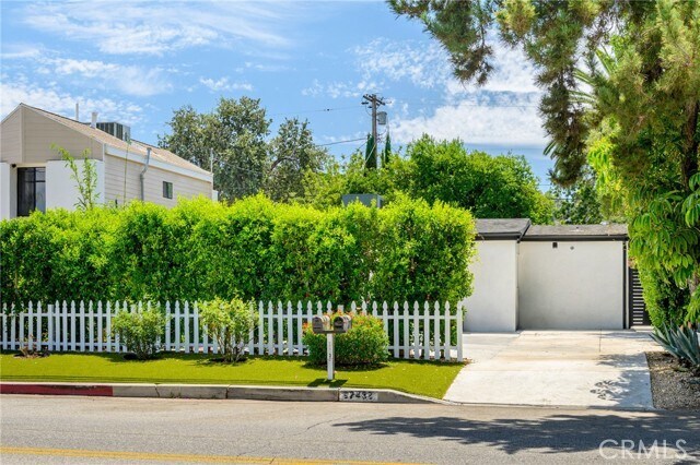 Building Photo - 22432 Burbank Blvd