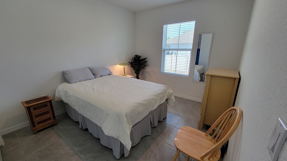 Building Photo - 733 Cleaves St SE