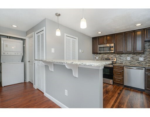 Building Photo - 11 Gibbs St