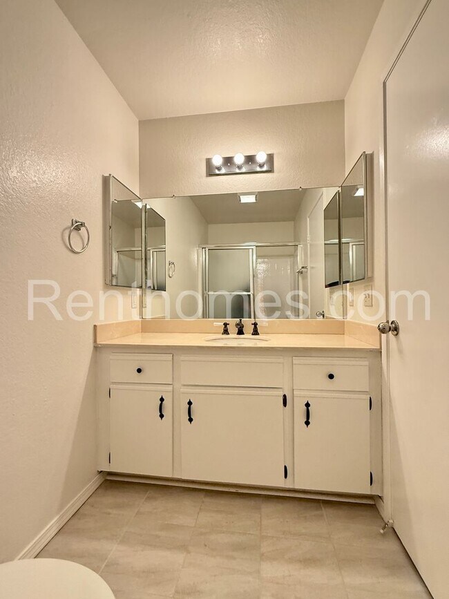 Building Photo - 11263 Avenida De Los Lobos