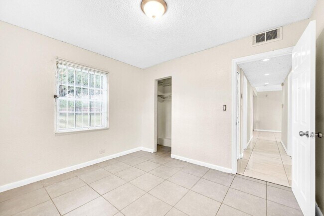 Building Photo - 15710 NW 19th Ave