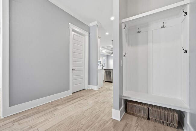 Building Photo - Stunning 4 Bedroom Home with Solar Energy & Private Pool!