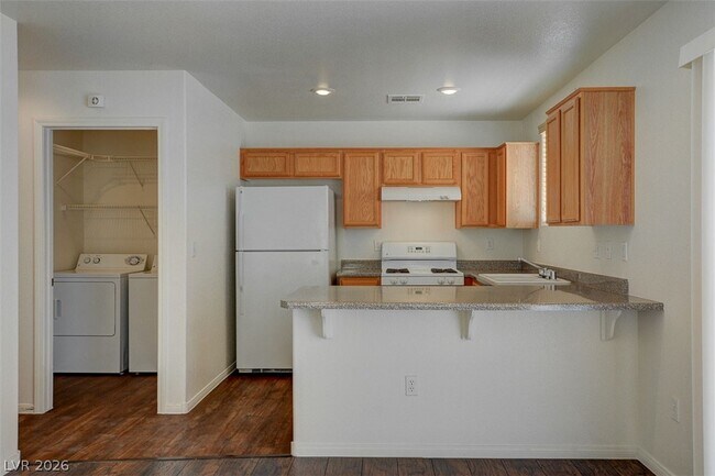 Building Photo - 5003 Groveland Ave