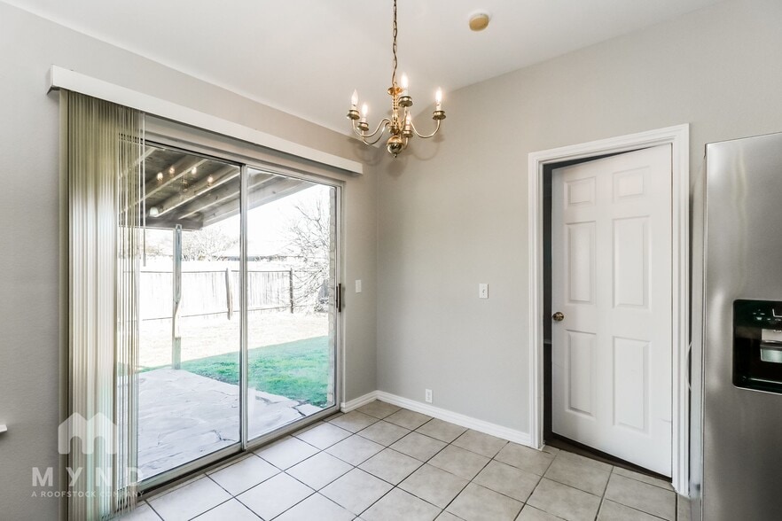 Building Photo - 14812 Lantern Dr