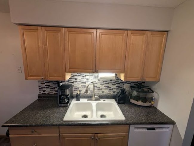 Building Photo - 1 Bedroom Condo in Hopkins