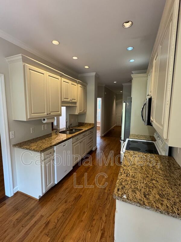 Building Photo - 102 W Field Sparrow Ct