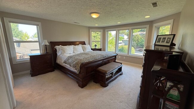 Building Photo - Pristine Single-Family Home in the Heart o...