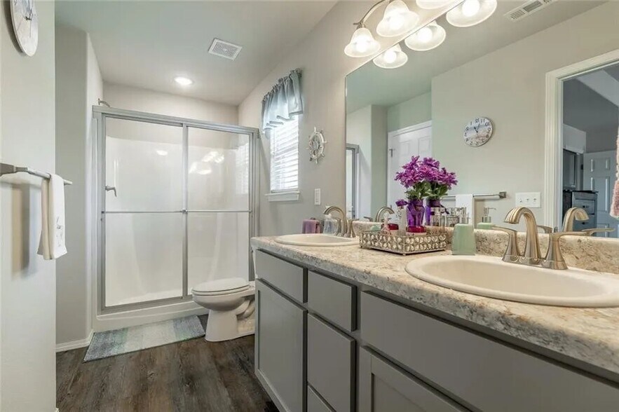 Building Photo - 636 Woodcreek Lp