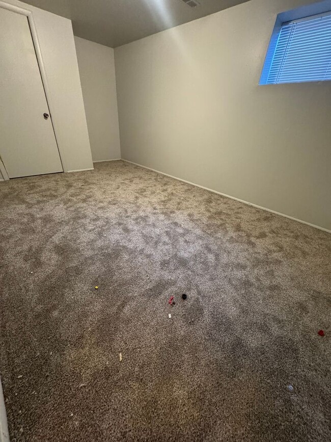 Building Photo - Beautiful Sandy duplex for rent!